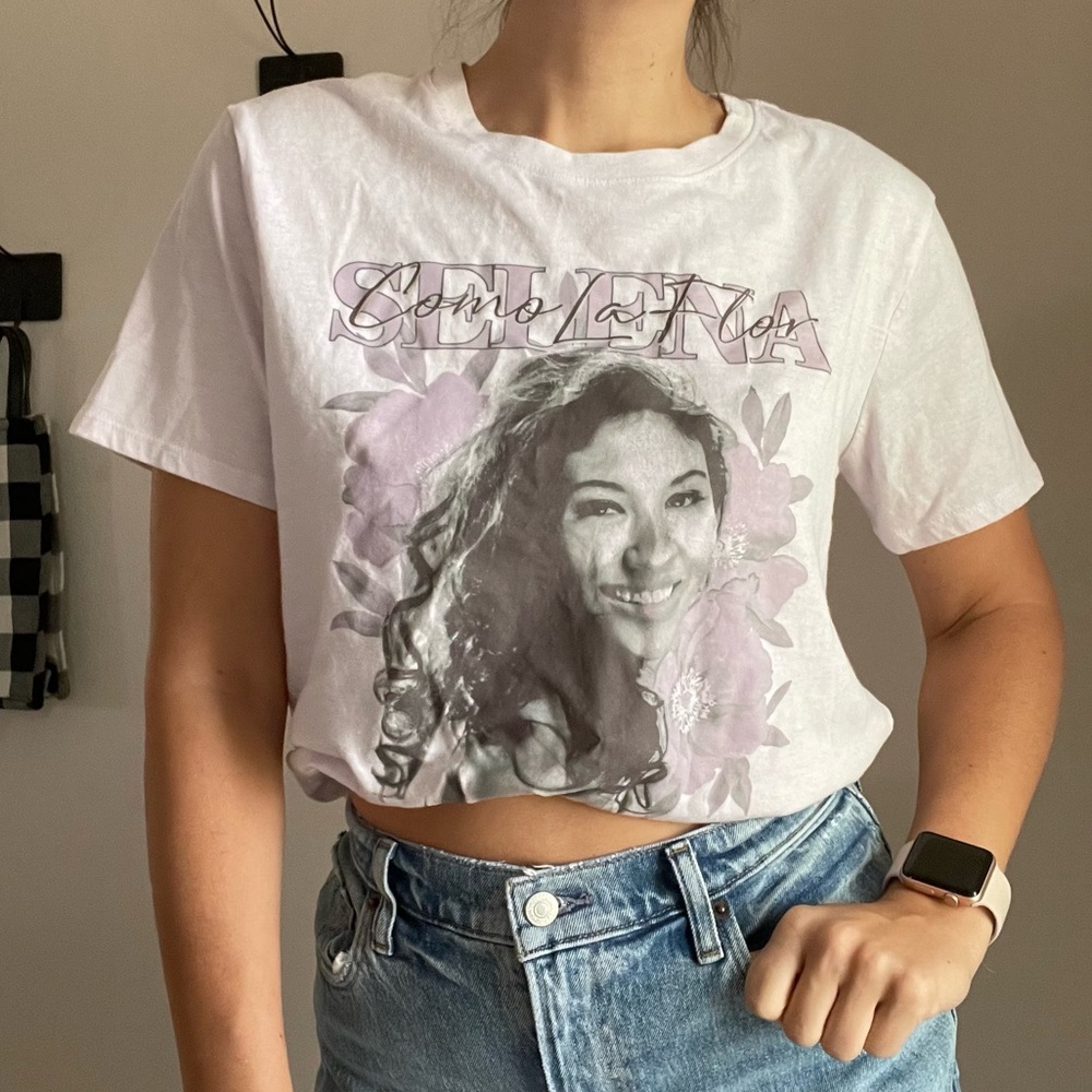 💛Selena Quintanilla Como La Flor Lavender T Shirt